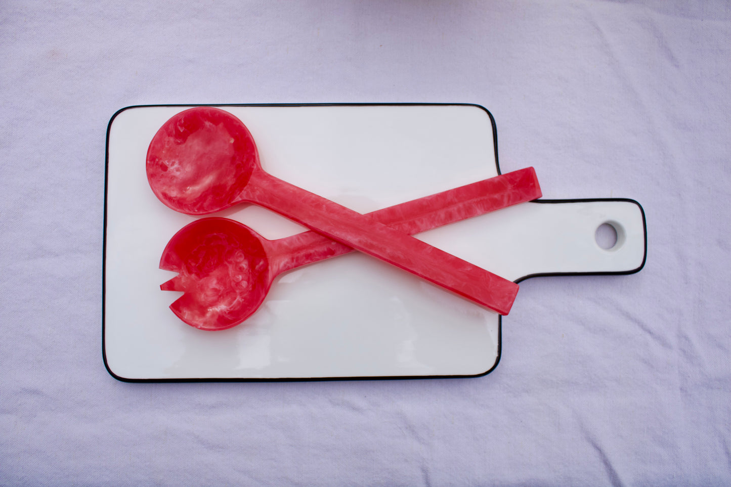 Roze gemarmerde saladescheppen