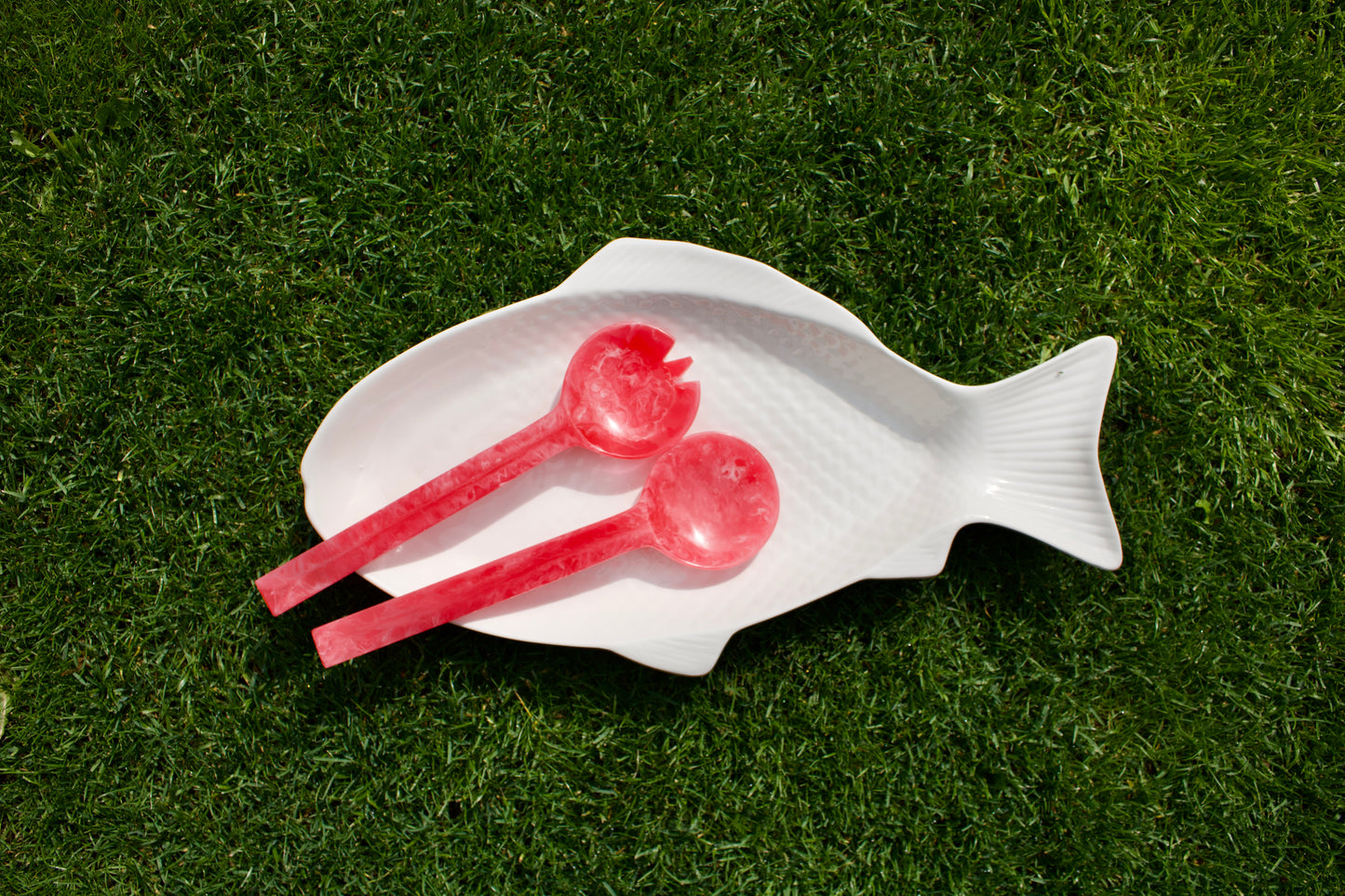 Roze gemarmerde saladescheppen